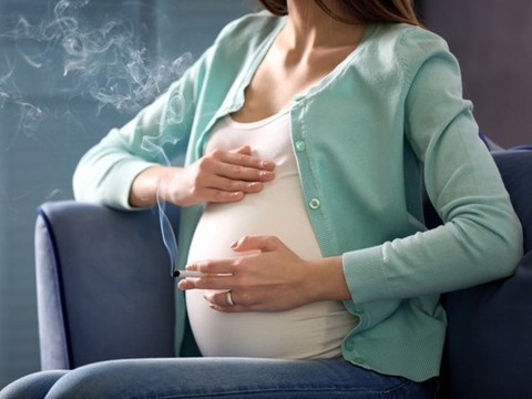 Как именно курение беременной женщины влияет на плод?
