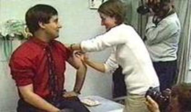 Вакцину от СПИДа проверяют на депутате