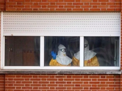 В Испании заразившаяся вирусом Эбола [медсестра пошла на поправку]