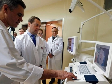 Медведев поручил повысить ответственность граждан за состояние своего здоровья