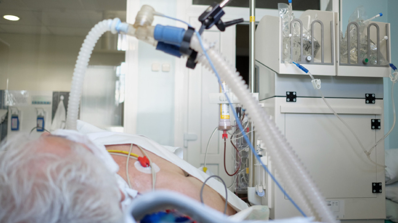 У каждого второго госпитализированного с COVID-19 пациента развиваются осложнения