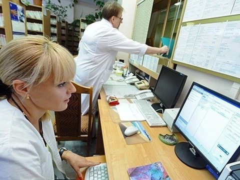 Половина поликлиник Москвы перешла на новые стандарты работы