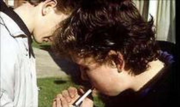 Дети-провокаторы "подставляют" продавцов сигарет