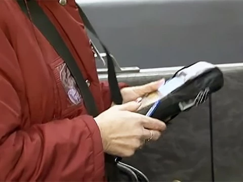 Разъездной билетный кассир приняла роды у пассажирки пригородного поезда