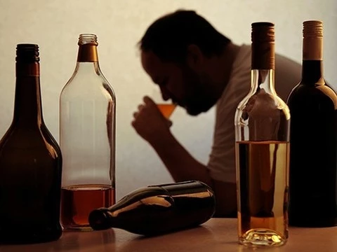 Главный нарколог: россияне стали меньше пить во время кризиса