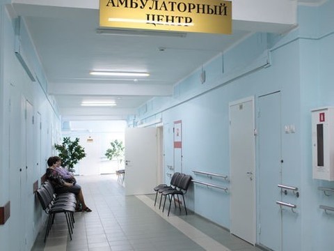 С этого года меньше половины россиян стали лечиться в государственных поликлиниках