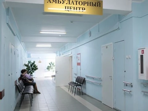 С этого года меньше половины россиян стали лечиться в государственных поликлиниках