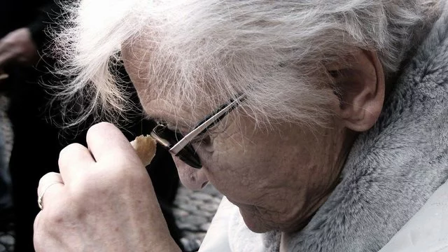 Одновременное ослабление слуха и зрения удваивает риск деменции