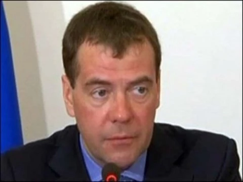 Медведев потребовал от регионов [завершить модернизацию к лету]
