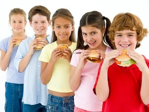 Информация о здоровом образе жизни сама по себе не изменяет вредных пищевых привычек детей