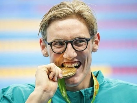 Болельщик спас олимпийского чемпиона по плаванию