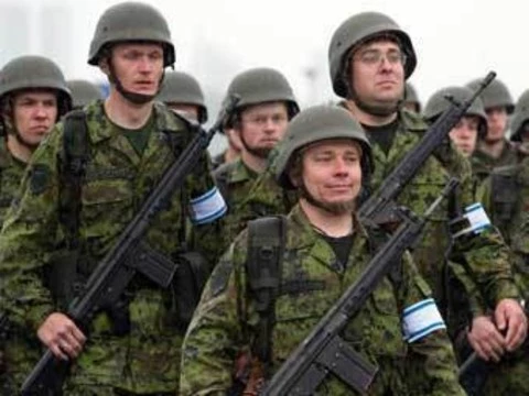 38 эстонских солдат [отравились после завтрака в столовой]
