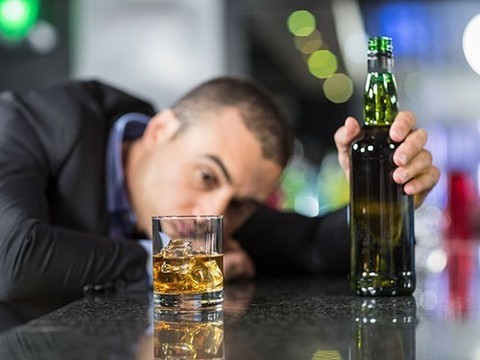 Неблагоприятная обстановка на работе приводит к психическим заболеваниям и алкоголизму