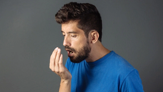 Ученые создали портативный прибор для мониторинга запаха изо рта