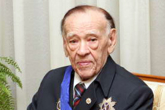 Хирург с 75-летним стажем