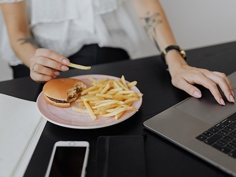 Ученые нашли связь между пищевыми привычками и контентом друзей в соцсетях