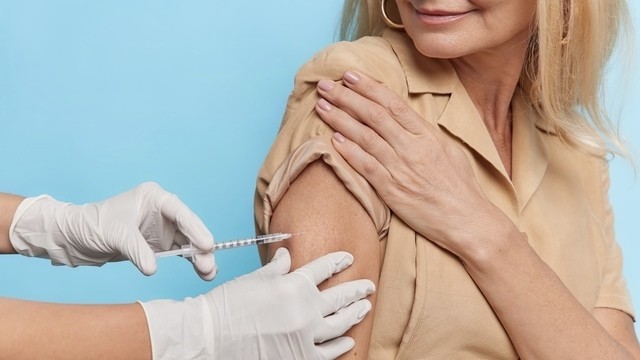 Вакцинация взрослых: зачем возвращаться к этому вопросу? Объясняет врач