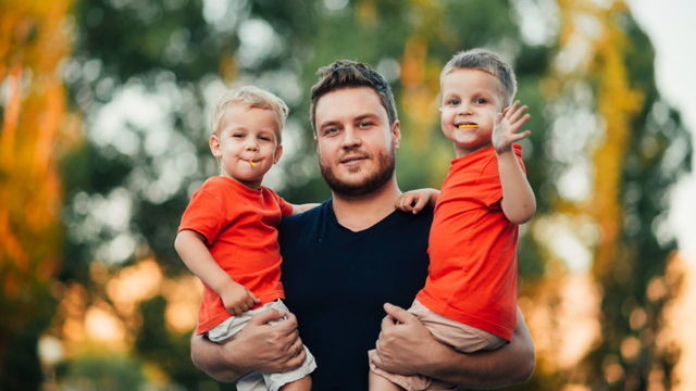 У братьев и сестер с аутизмом больше общего генома отца, чем матери