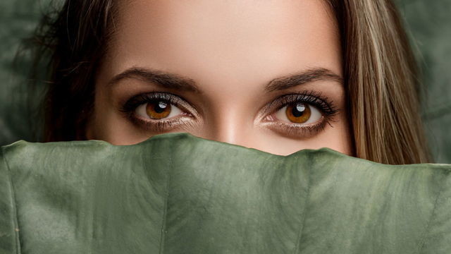Ученые выяснили, как цвет глаз влияет на выбор одежды