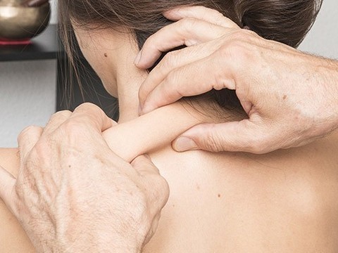 Посещение мануального терапевта может привести к нарушению зрения