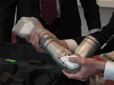 В США покалеченным военным вместо обычных протезов установят бионические руки
