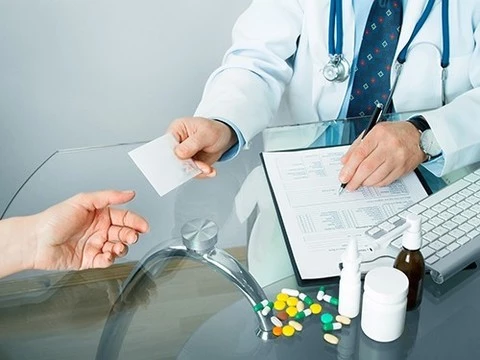 Минздрав разрешил врачам стационаров указывать бренды лекарств в рецептах