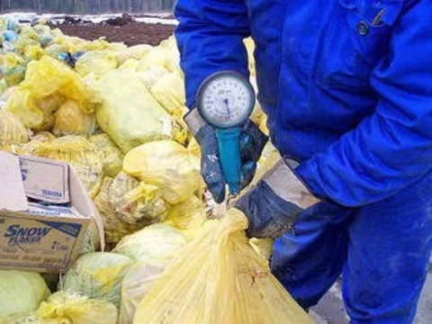 В подмосковных госпиталях [обнаружили тонны медотходов]