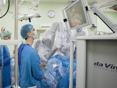 В клинике колопроктологии Первого МГМУ прошли первые операции с использованием робота daVinci
