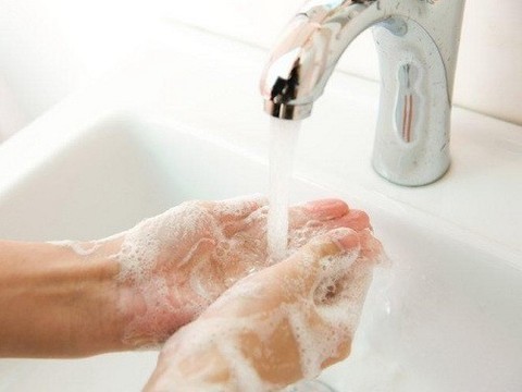 Использование мыла с триклозаном может [привести к раку печени]