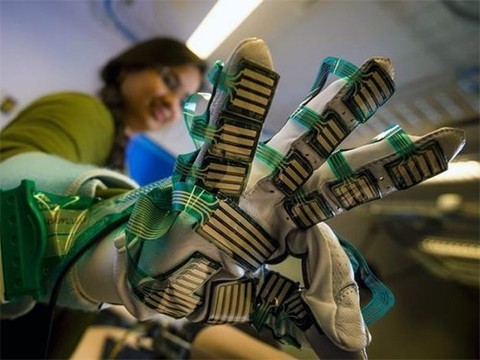 Жесткость мышц измерят с помощью перчатки