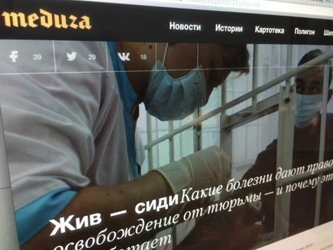«Жив — сиди»: Meduza o том, почему в России осуждают тяжелобольных пациентов