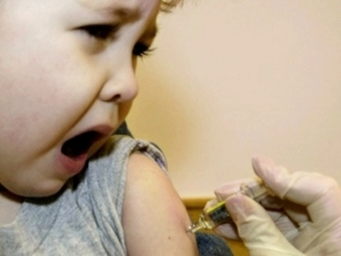 Прием жаропонижающих средств [снижает эффективность вакцинации детей]