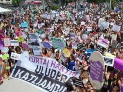 Турецкие гинекологи [потребовали конституционных гарантий права на аборт]