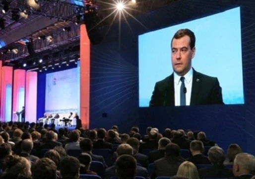 Медведев признал [ответственность федерального центра за реформу здравоохранения]