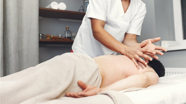 Ученые сравнили эффективность остеопатии и массажа в лечении боли в пояснице