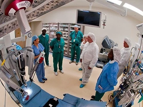 За 14 лет на операциях роботов-хирургов в США погибли 144 пациента
