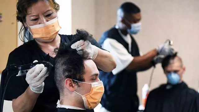 В США инфицированные COVID-19 парикмахеры не заразили ни одного из 140 клиентов