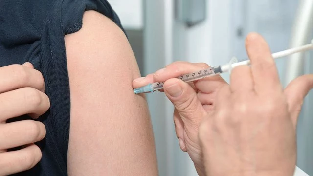 Ученые призвали заражать SARS-Cov-2 добровольцев для ускорения разработки вакцин