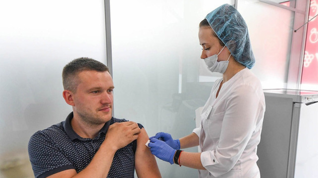 Российские вакцины от COVID-19 внесут в список жизненно важных препаратов