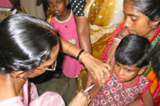 Индийские дети умирают от японского энцефалита [из-за бракованных вакцин]
