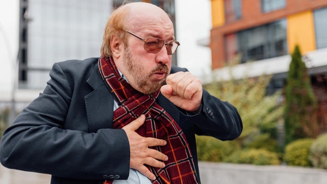 Почему появляется влажный кашель и как его лечить