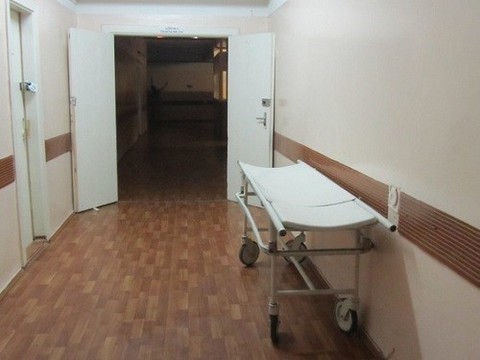 В Москве мужчина умер после падения с медицинской каталки