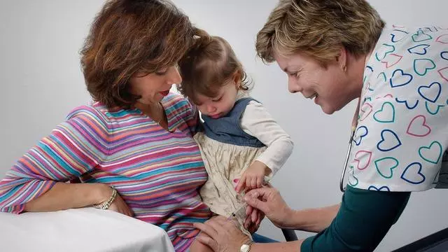 Фебрильные судороги после вакцинации не влияют на развитие детей