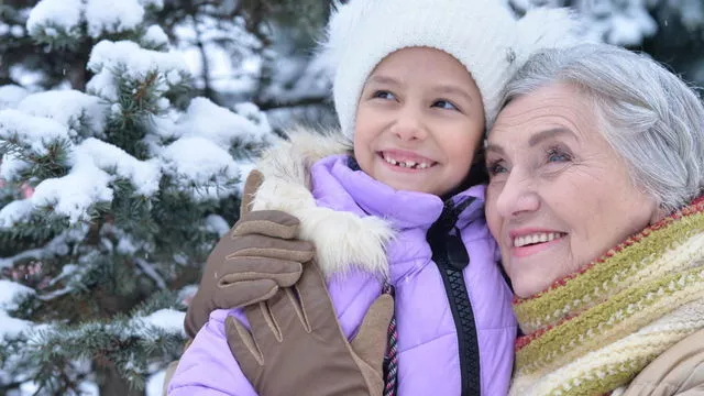 Бабушкина забота: учёные выявили влияние помощи старшего поколения на благополучие семьи и здоровье детей