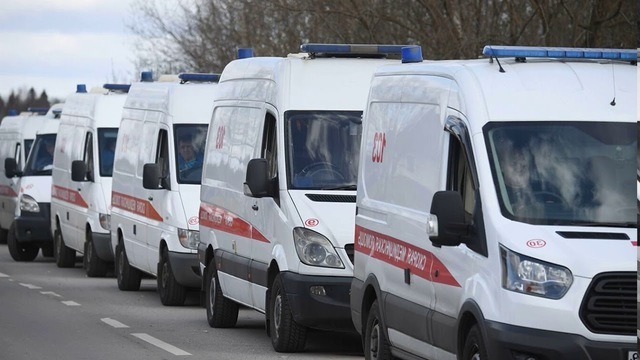 В Петербурге сообщают о возобновившихся очередях из машин скорой в стационары