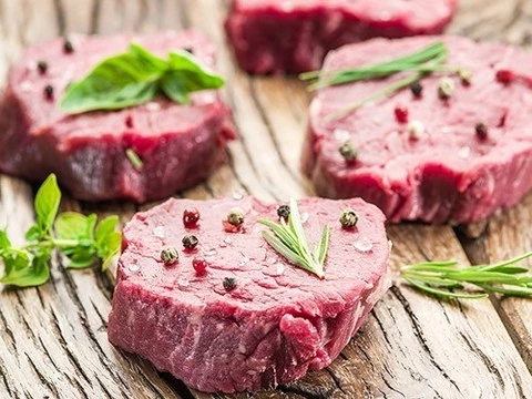 Красное мясо повышает риск смерти от восьми заболеваний