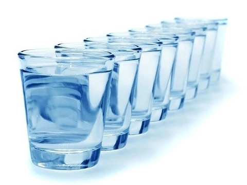 Восемь стаканов воды в день не нужны