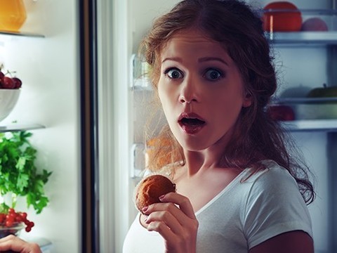 Одна бессонная ночь так же вредна, как злоупотребление фастфудом