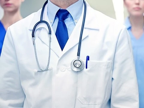 Уроки вежливости: 50 тысяч врачей обучат «бесконфликтному общению»