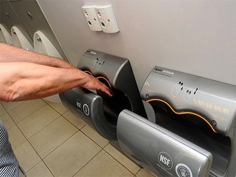 Автоматические сушилки для рук способствуют распространению микробов